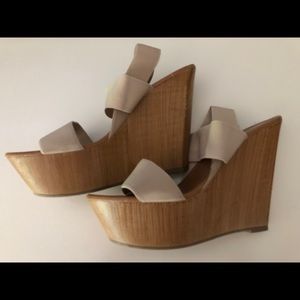 🚨 Nude Wedges 💋